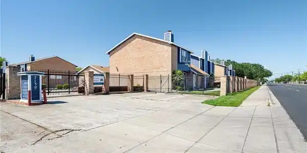 7130 Everhart