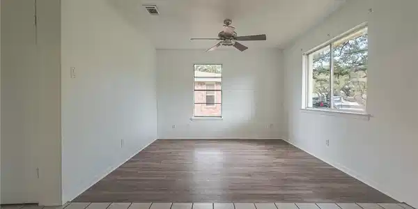 Image 3: Bright living area in move-in ready Rockport home
