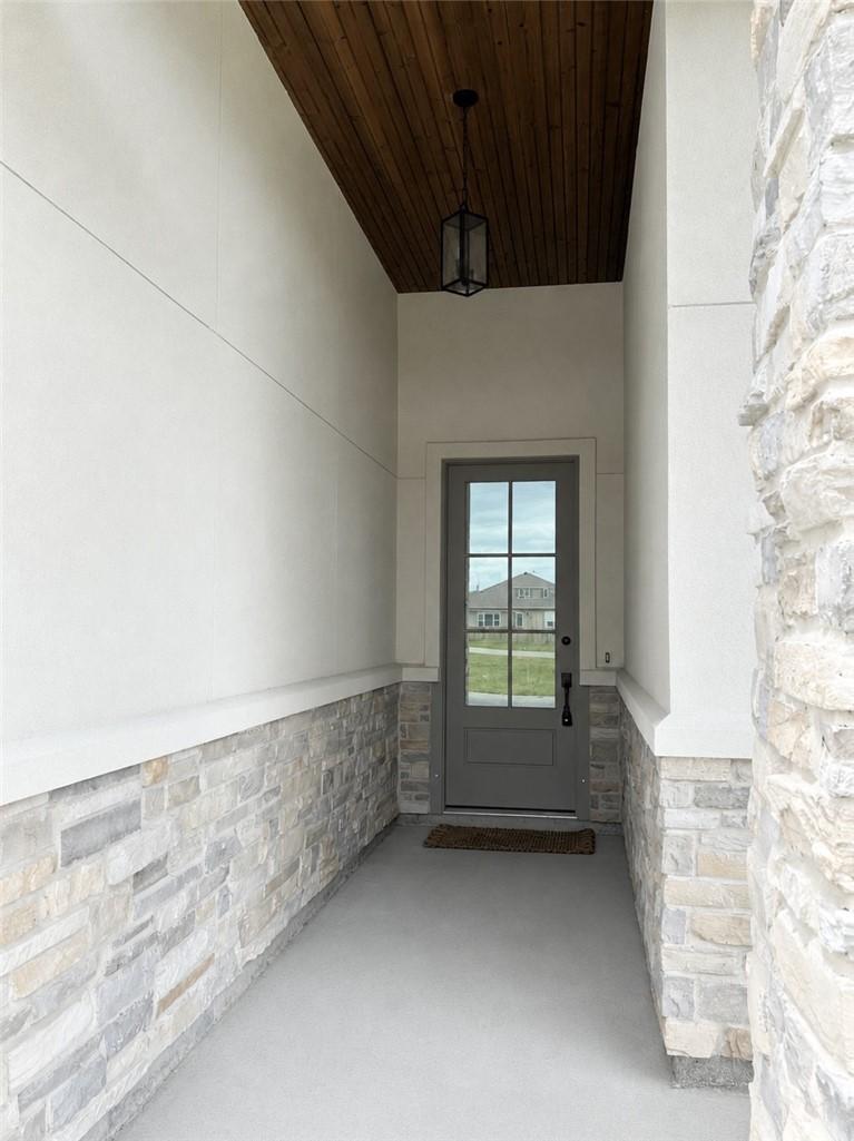 Image 4: Front entrance with wood detail on ceiling