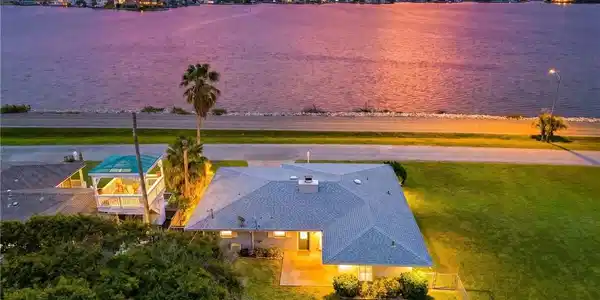 1701 Bayshores