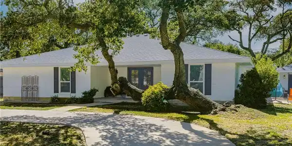 2011 Cochran Lane