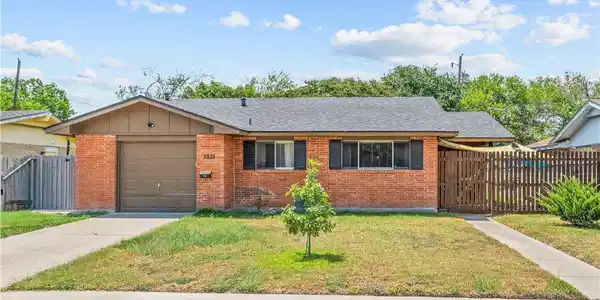 5821 Tanglewood Drive