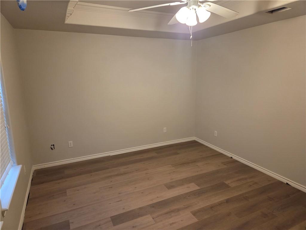 Image 3: Bedroom