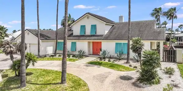 386 Mustang Boulevard