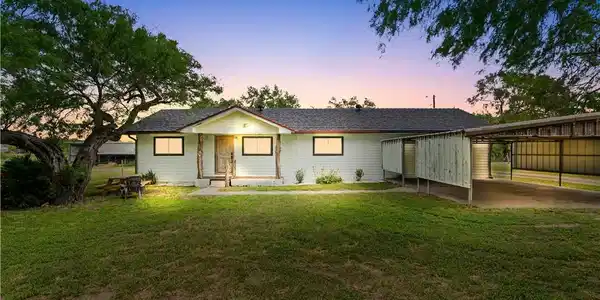 324 E County Road 2210