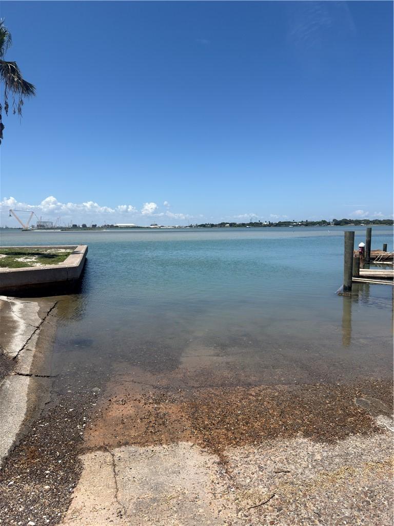 Image 4: Private Boat Launch