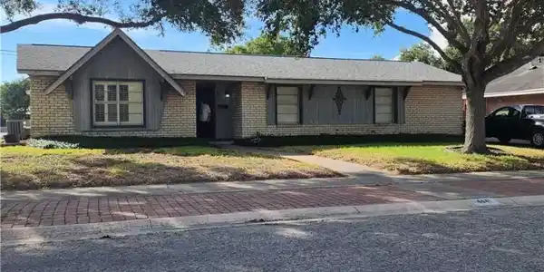 4441 Dolphin Place