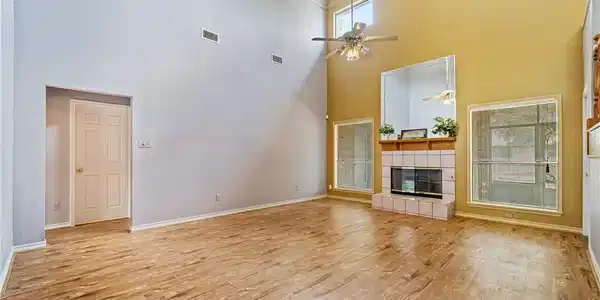 Image 3: Large living Room with gas fireplace