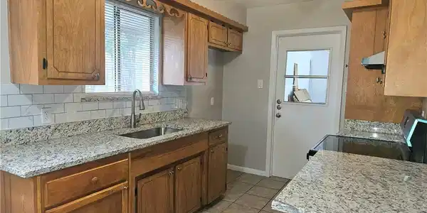 Image 3: Kitchen