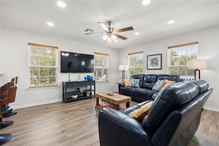 607 Huisache Lane