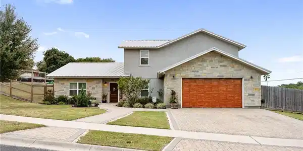 4417 SUE CIRCLE