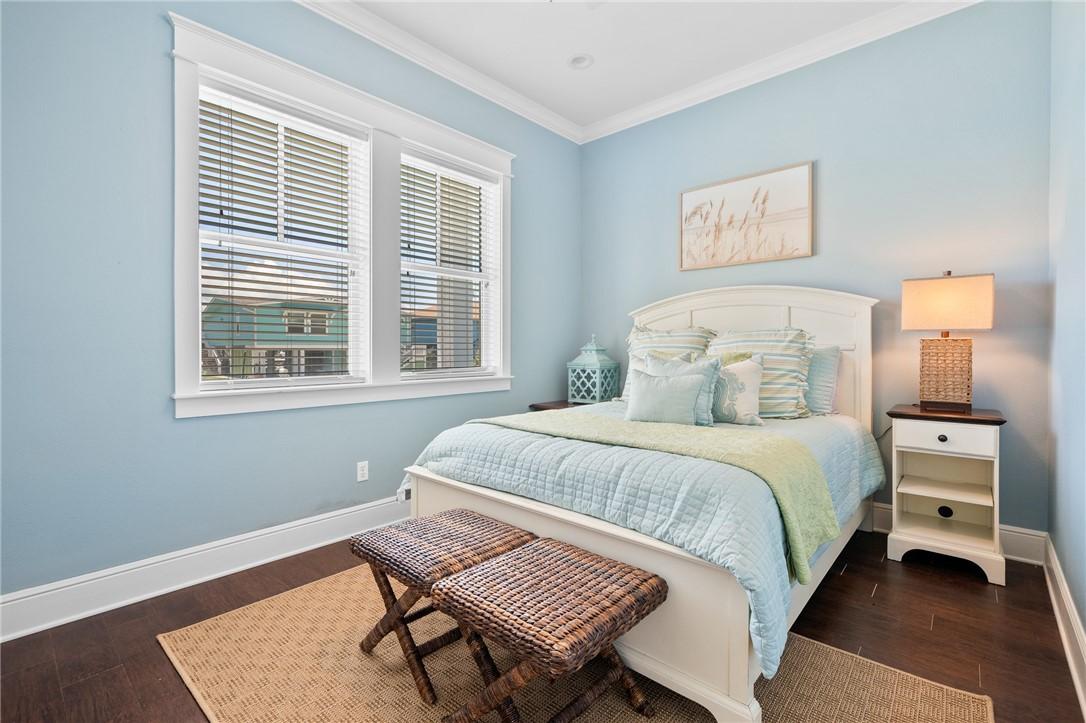 Image 4: guest quarters bedroom