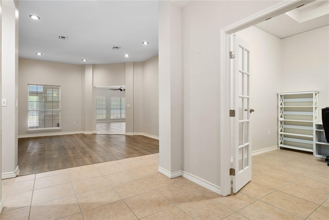 Image 4: Entry