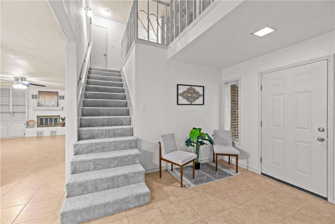 Image 3: Entryway