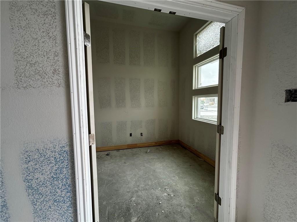 Image 3: Pocket Office off of entryway