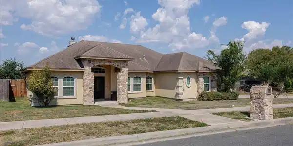 3902 Alta Vista Drive