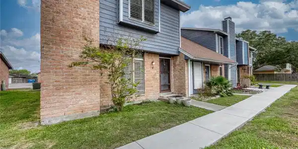 7130 Everhart
