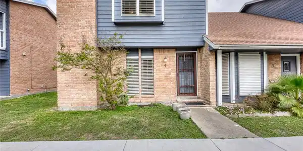 Image 2: Front Door, Corner Unit