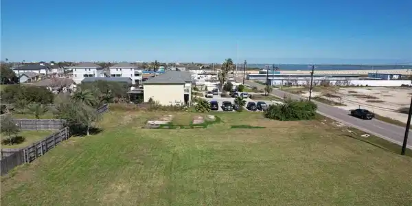 Image 4: One of three lots