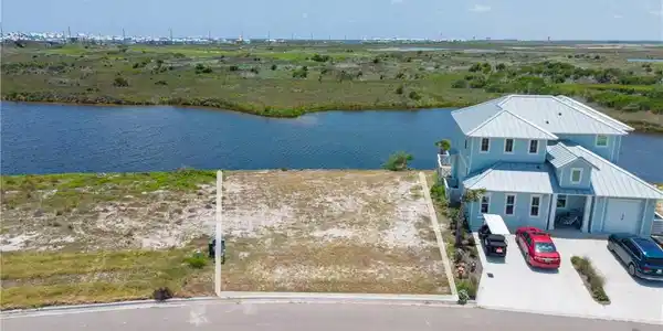 152 Laguna Isles Drive