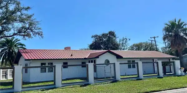 2005 Bay Ave.