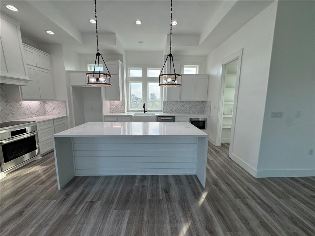 Image 3: Kitchen