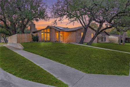 2528 Live Oak Street