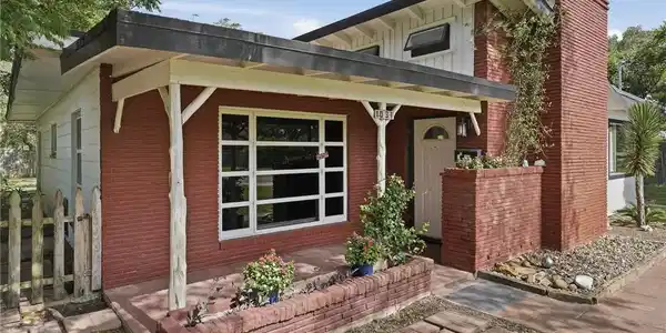 1031 N Live Oak