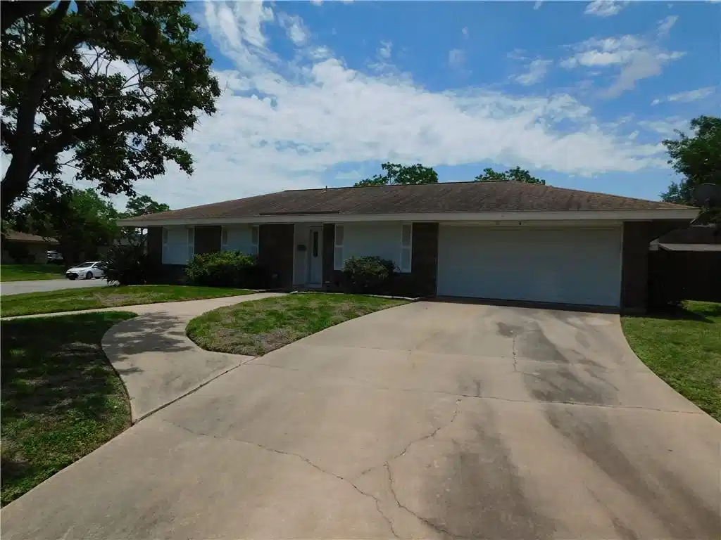Image 1: View from driveway entrance