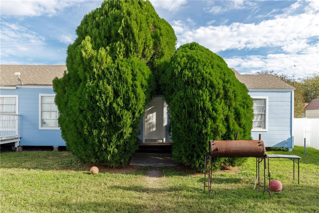 Image 4: TRIPLEX - 2580 Fifth St