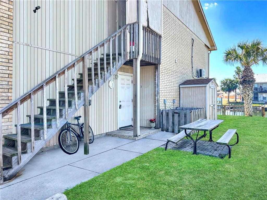 Image 3: 1st floor end unit