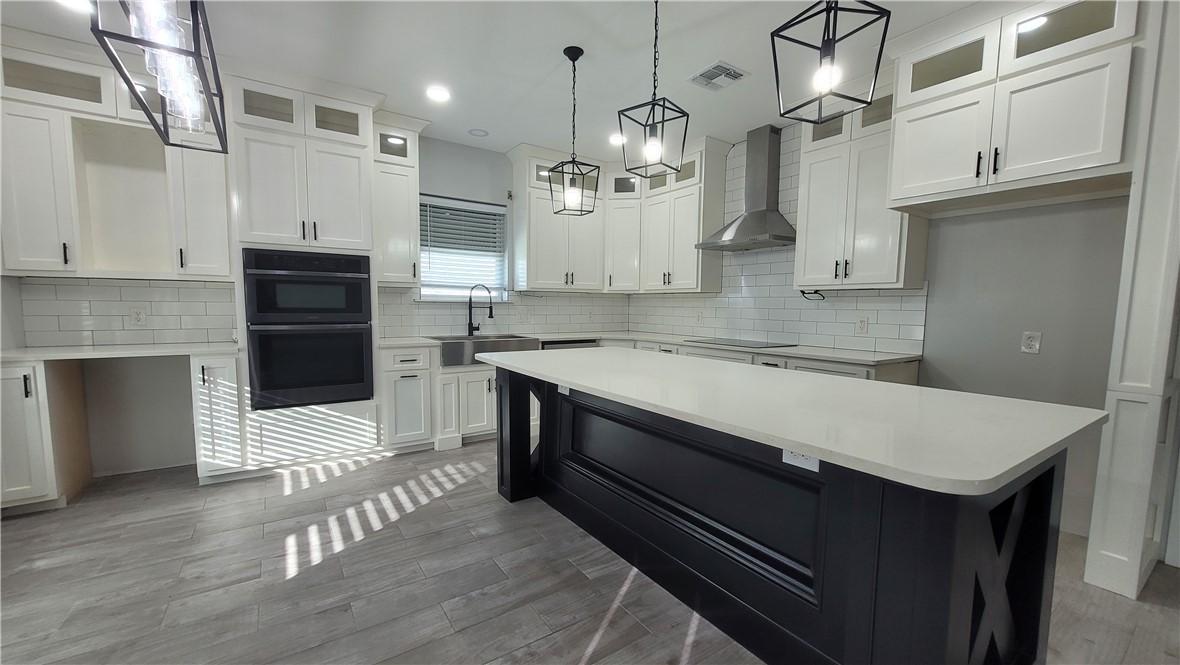 Image 2: Light, Bright and White Kitchen!