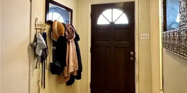 Image 3: ENTRY
