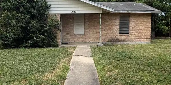 1638 Bois D Arc Place