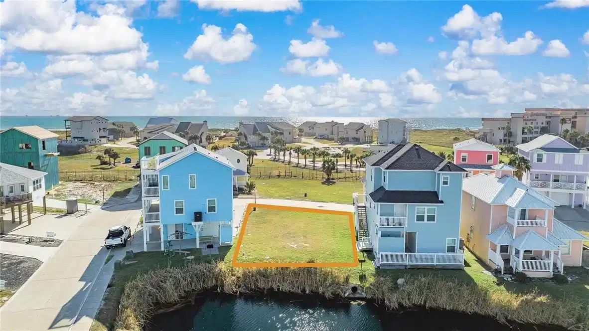 Image 1: Lakefront Lot!!!