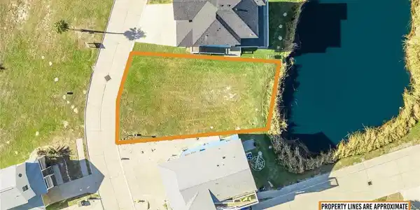 Image 4: Lakefront and Beach Views once built up!