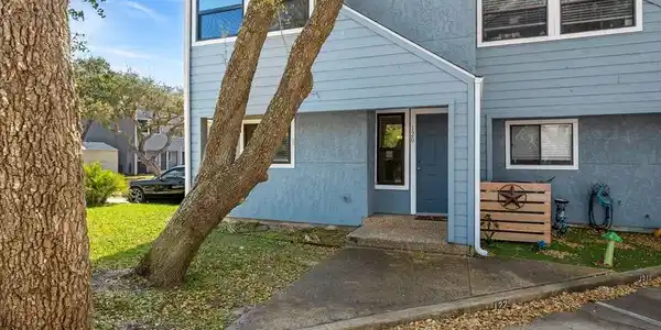 209 Forest Hills