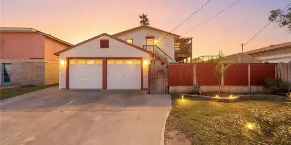 3211 Laguna Shores Drive