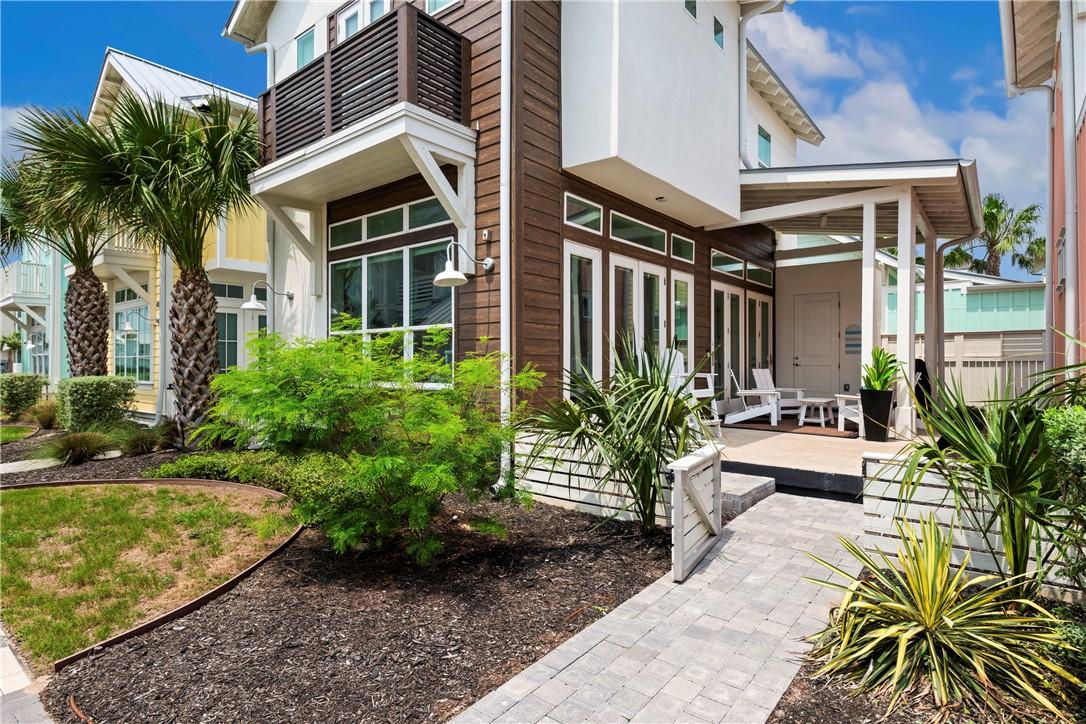 Image 4: Large exterior patio extends living space