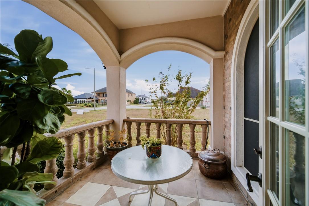 Image 4: Front Patio