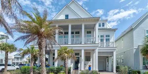 201 Lakeshore Street