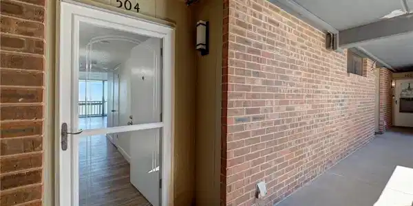 Image 4: Welcome to Unit 504