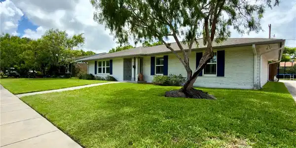 638 Moray Place