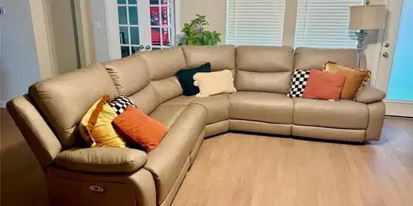 Image 3: Living