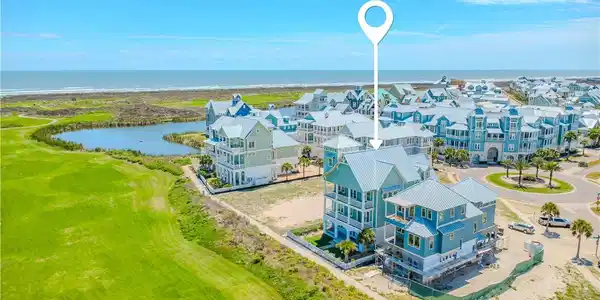 Image 2: Situated within the community to offer golf and oc