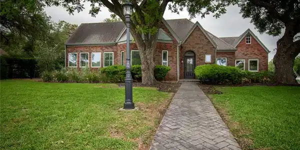 261 Louisiana Avenue