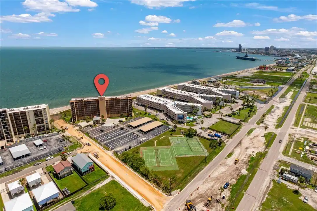 Image 1: 4000 Surfside #703