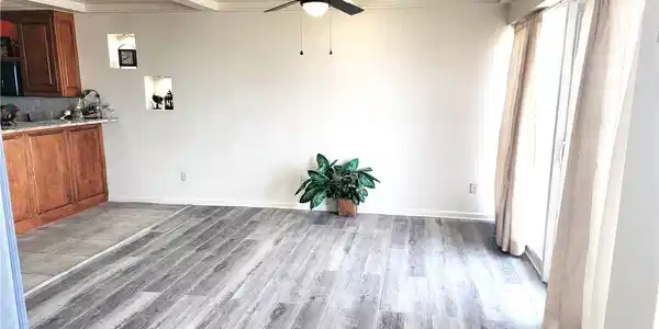 Image 4: Living room