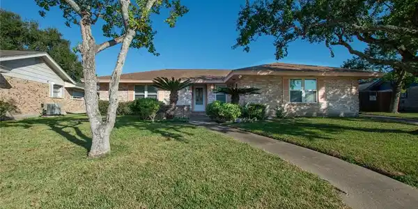 6218 Higgins Drive