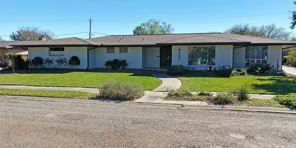 425 Miramar Place